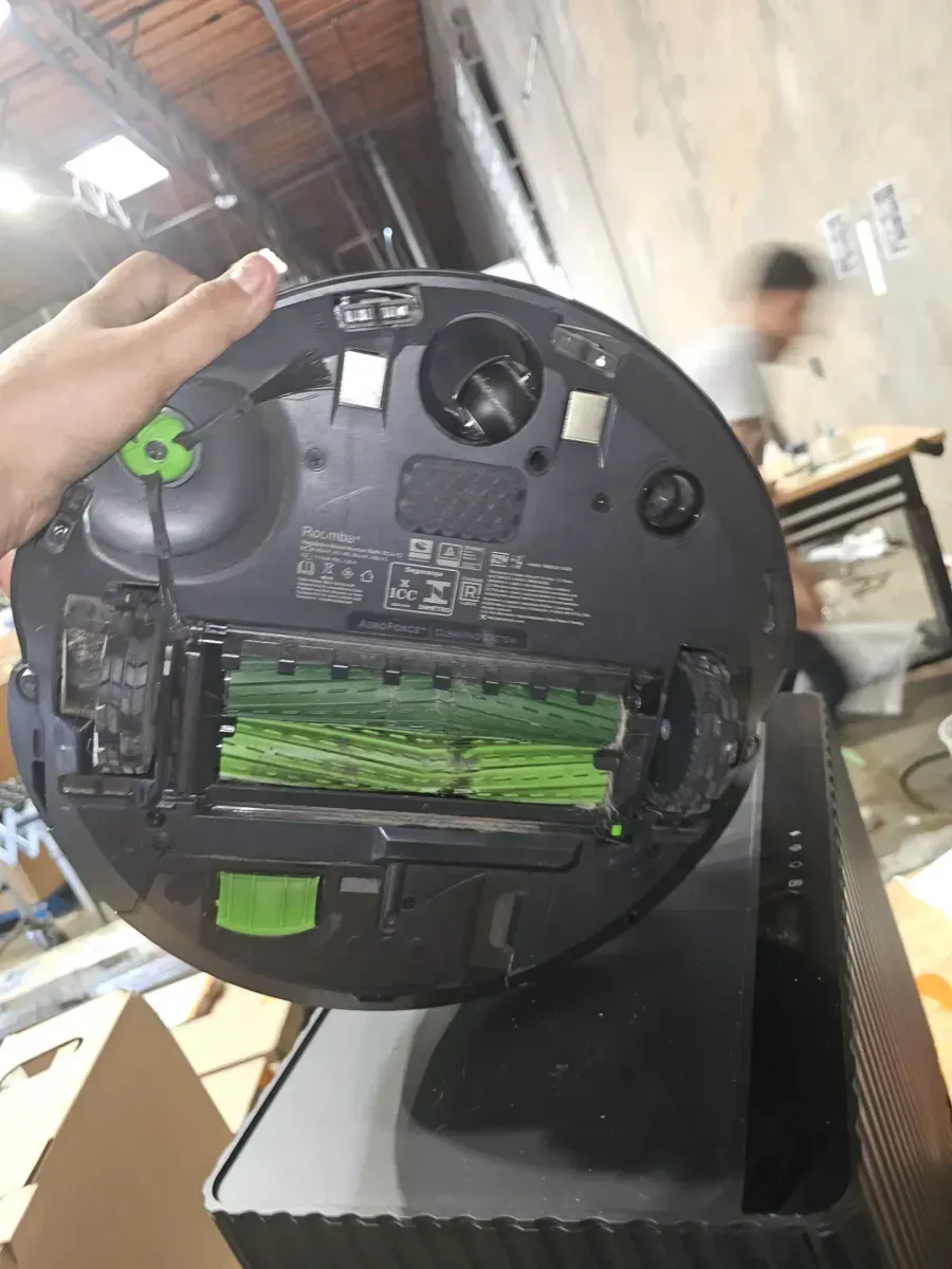 Roomba Combo® 10 Max robot + AutoWash™ dock - image 8