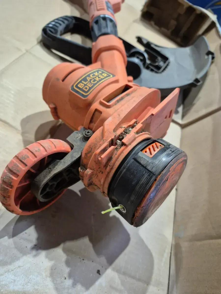 14 in. 6.5 AMP Corded Electric Single Line 2-in-1 String Trimmer & Lawn Edger with Automatic Feed and POWERDRIVE - image 6