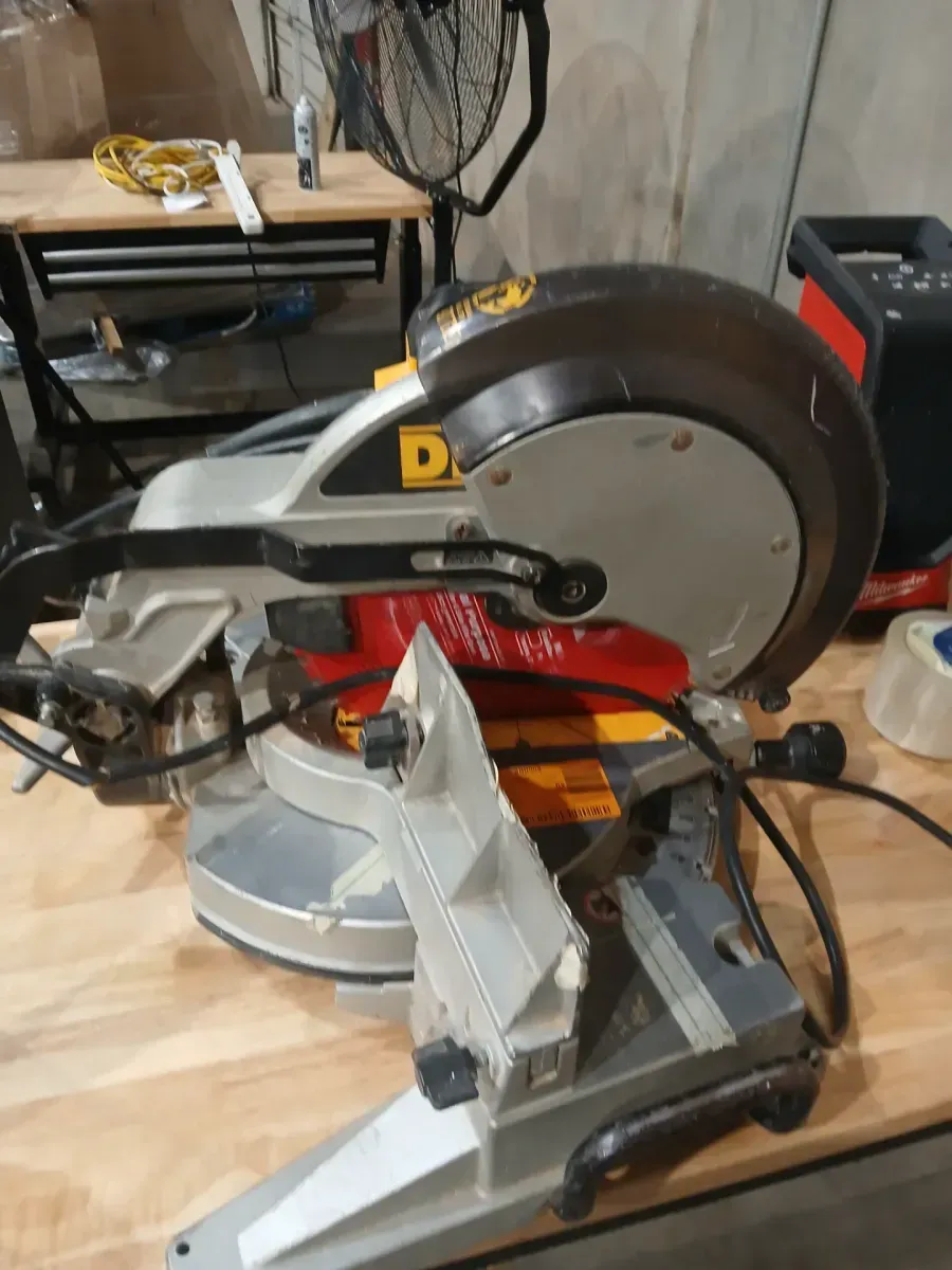 DeWalt 12-Inch Double Bevel Sliding Compound Miter Saw - image 2
