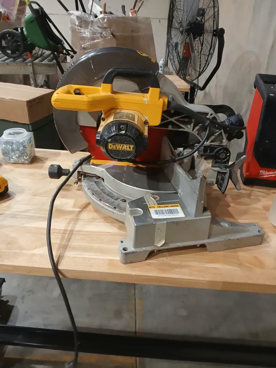 DeWalt 12-Inch Double Bevel Sliding Compound Miter Saw - image 3