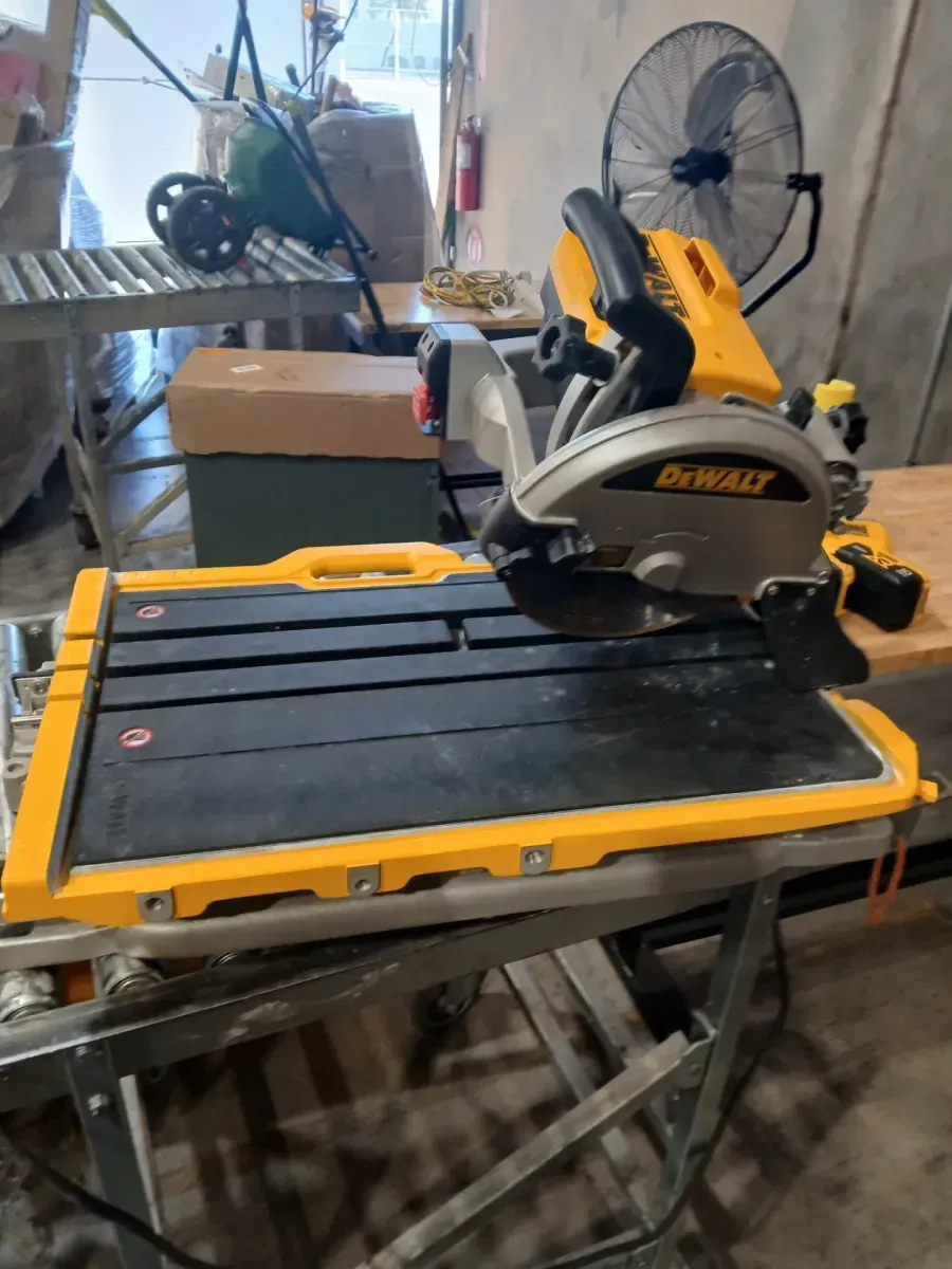 ***broken extension core and missing stand 10 in. High Capacity Wet Tile Saw with Stand - image 2