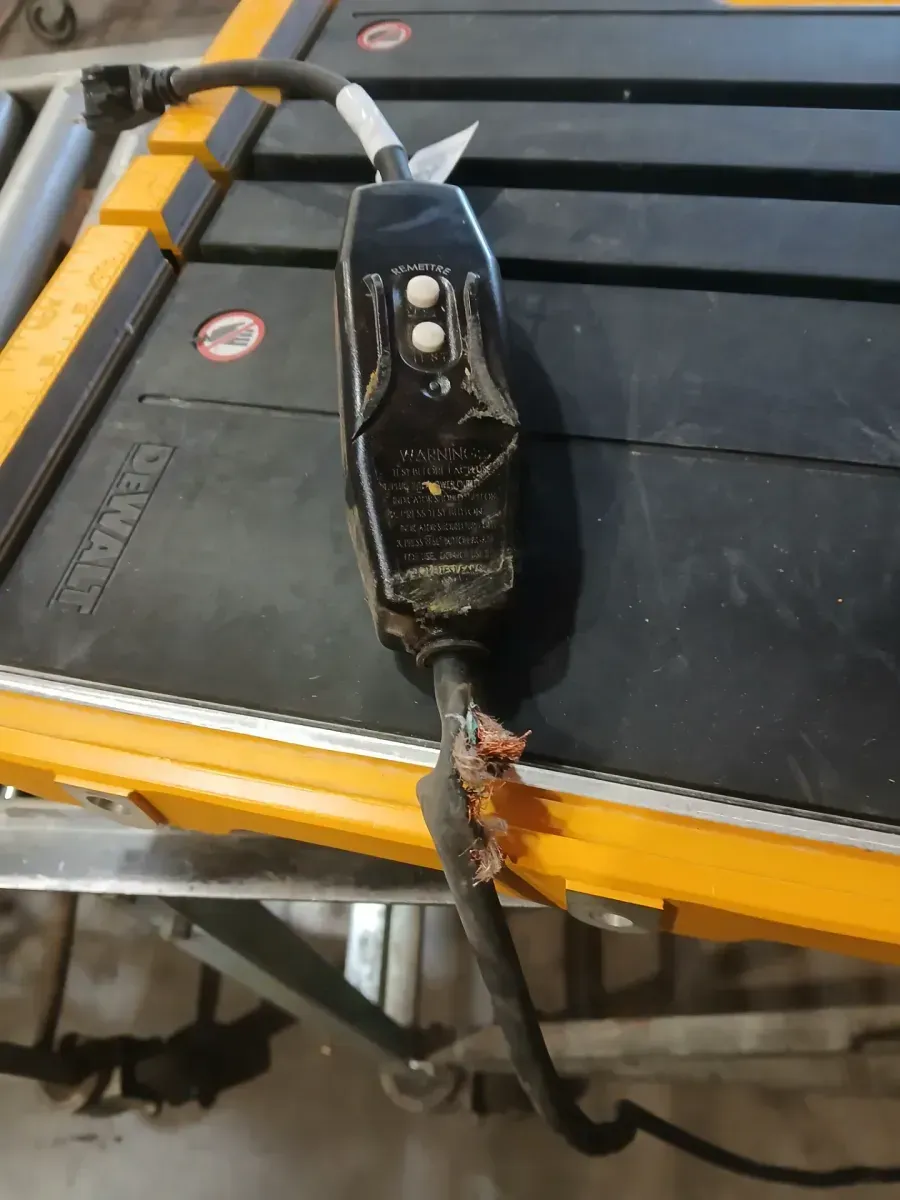 ***broken extension core and missing stand 10 in. High Capacity Wet Tile Saw with Stand - image 3