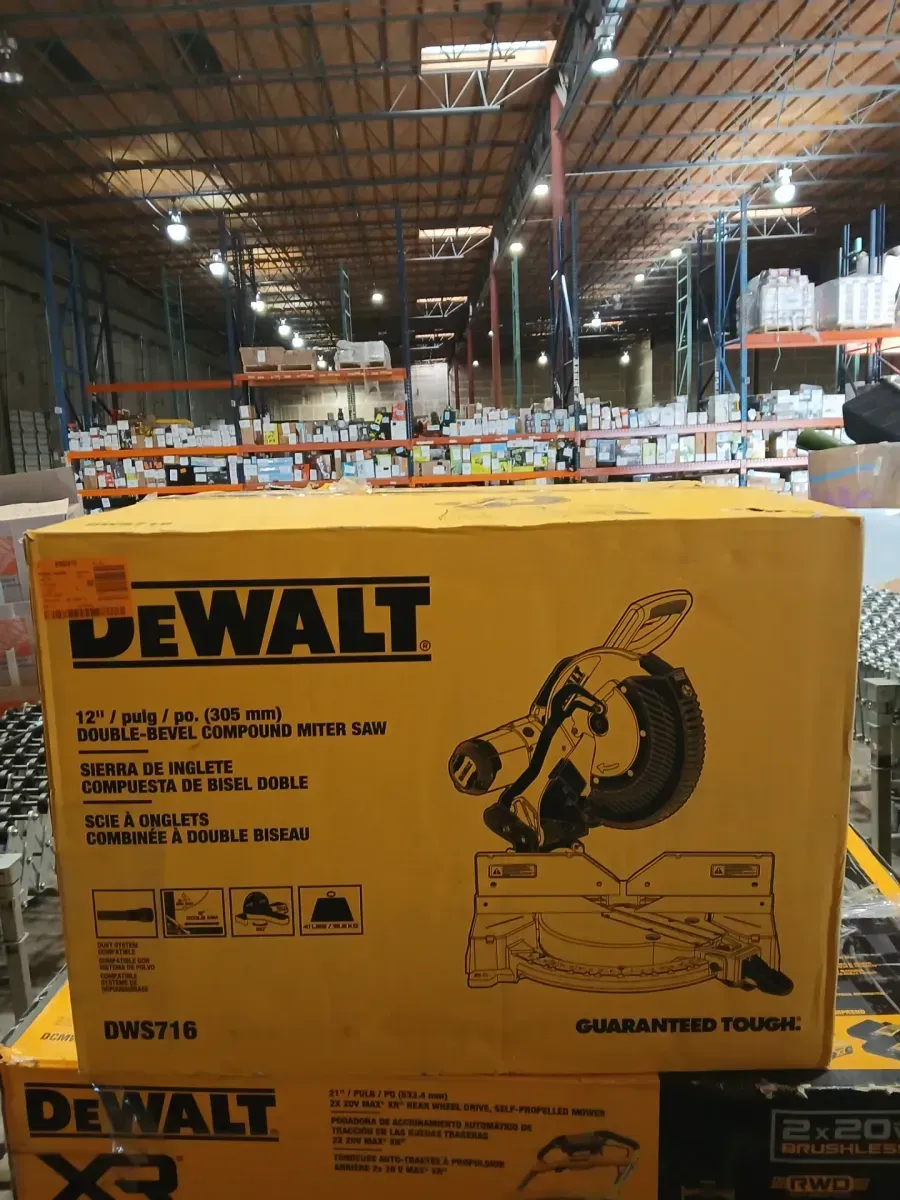 DeWalt DWS715 12-Inch Single-Bevel Compound Miter Saw (15 Amp Corded 12 in. Compound Double Bevel Miter Saw) - image 2