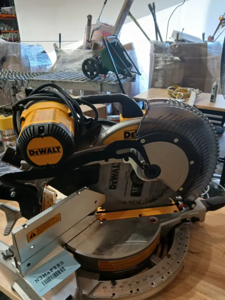 DeWalt DWS715 12-Inch Single-Bevel Compound Miter Saw (15 Amp Corded 12 in. Compound Double Bevel Miter Saw) - image 3