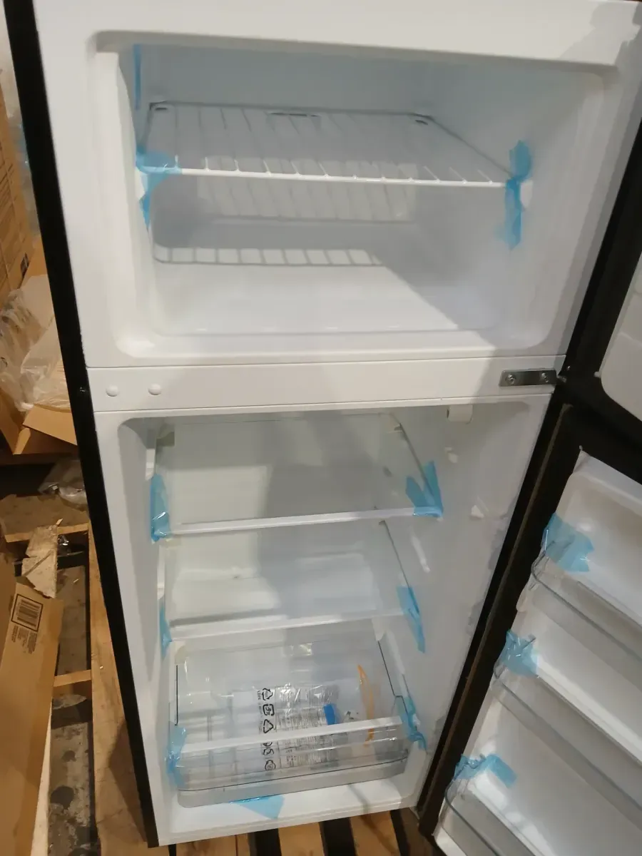 Vissani 7.2 cu. ft. Top Freezer Refrigerator in Fingerprint Resistant Stainless Steel Look - image 9