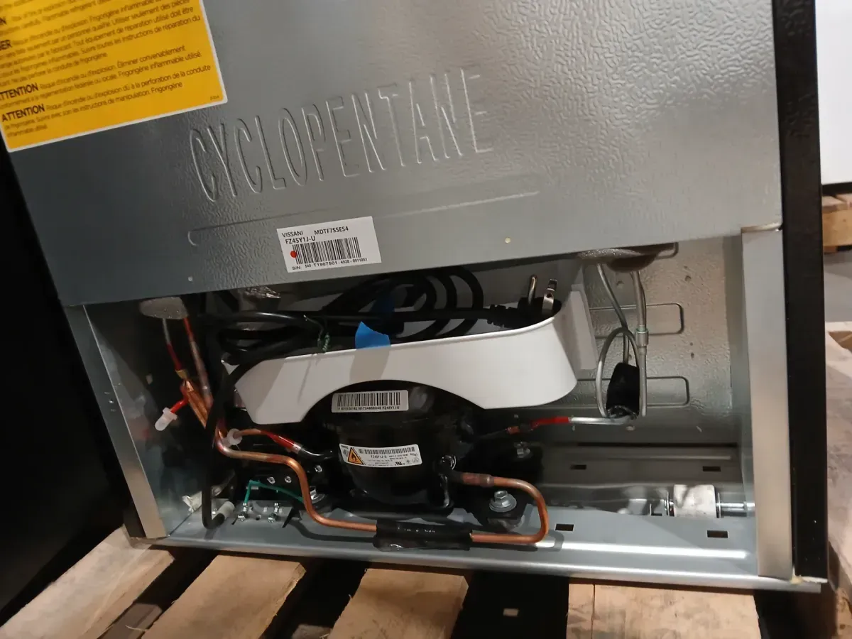 Vissani 7.2 cu. ft. Top Freezer Refrigerator in Fingerprint Resistant Stainless Steel Look - image 6