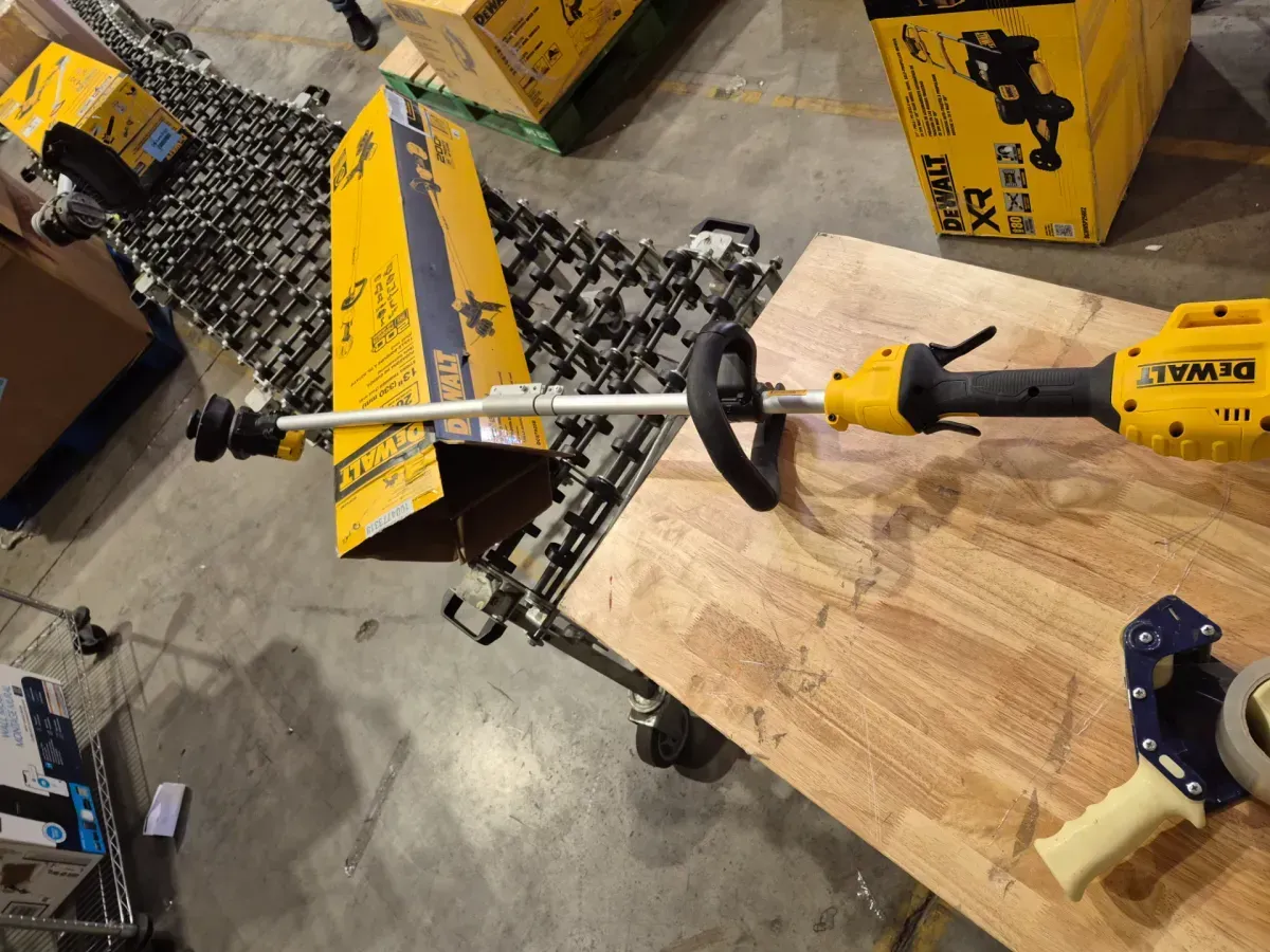 ***The device is missing a screw in the middle; because of this missing screw, it bends in the middle.***20V MAX 13 in. Cordless Battery Powered String Trimmer (Tool Only) - image 4