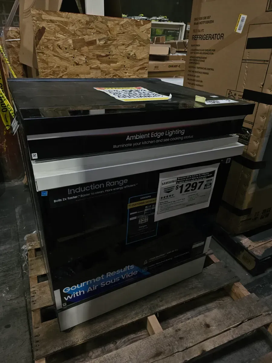 Bespoke 30 in. 6.3 cu. ft. 4-Burner Element Smart Slide-In Induction Range in White Glass with Air Sous Vide - image 3