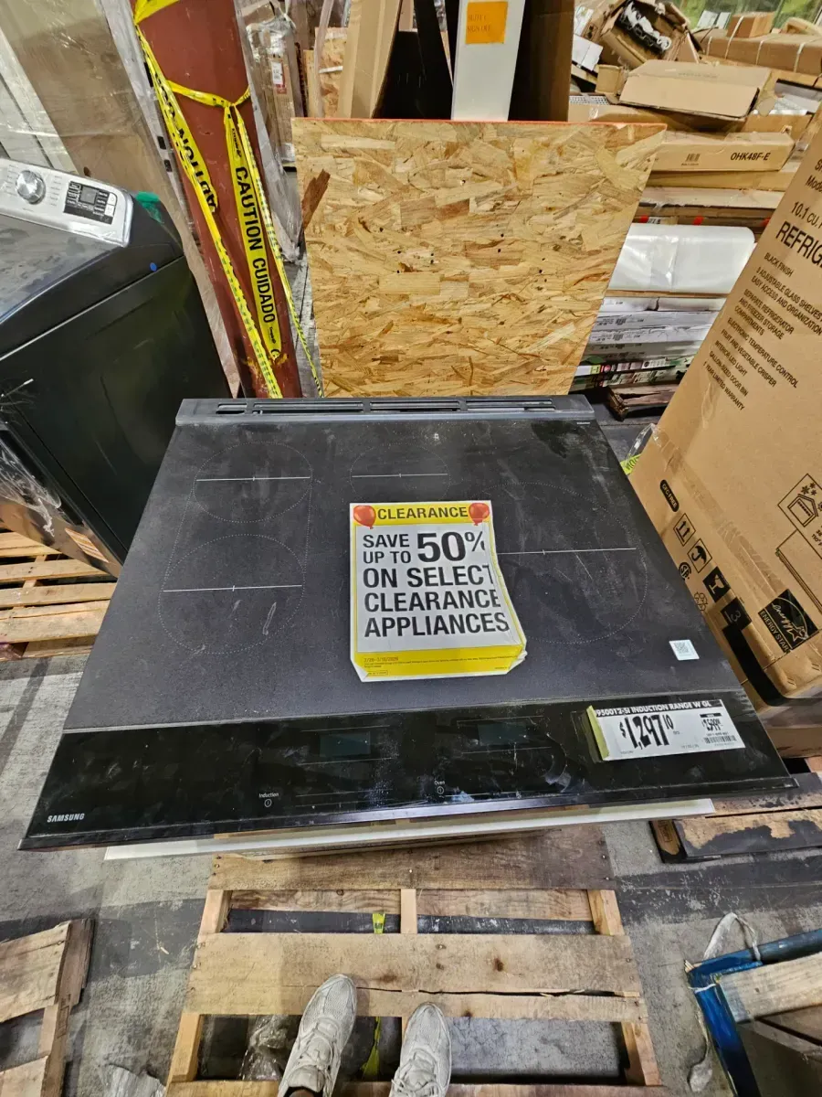 Bespoke 30 in. 6.3 cu. ft. 4-Burner Element Smart Slide-In Induction Range in White Glass with Air Sous Vide - image 4