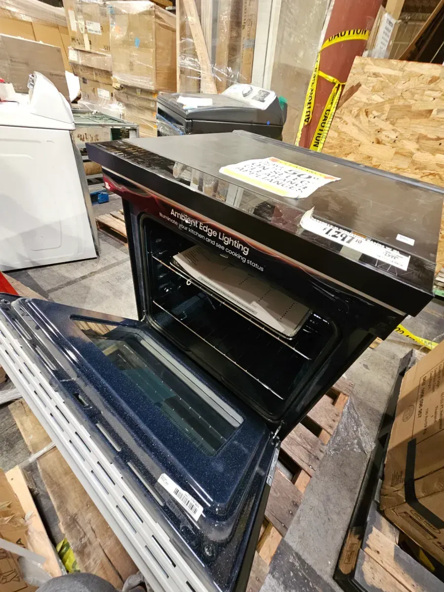 Bespoke 30 in. 6.3 cu. ft. 4-Burner Element Smart Slide-In Induction Range in White Glass with Air Sous Vide - image 6