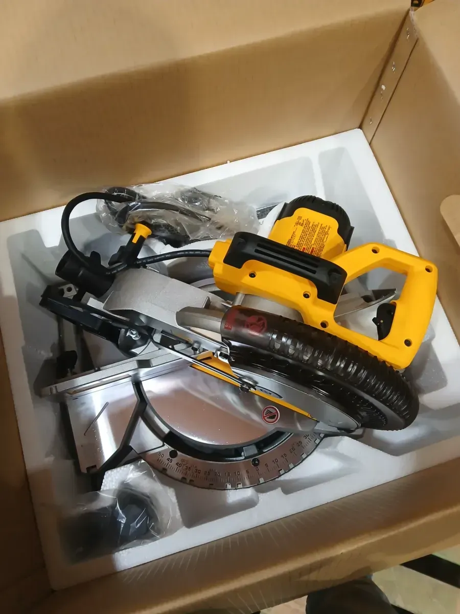 DEWALT 15 Amp Corded 10 in. Compound Single Bevel Miter Saw - image 3