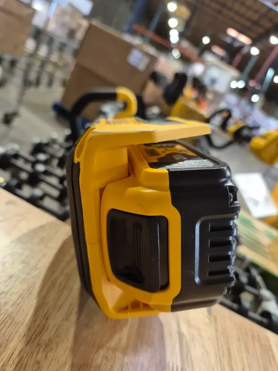 ***The battery isn't working.***20V MAX 14 in. Brushless Cordless Battery Powered Foldable String Trimmer Kit with (1) 5 Ah Battery & Charger - image 4