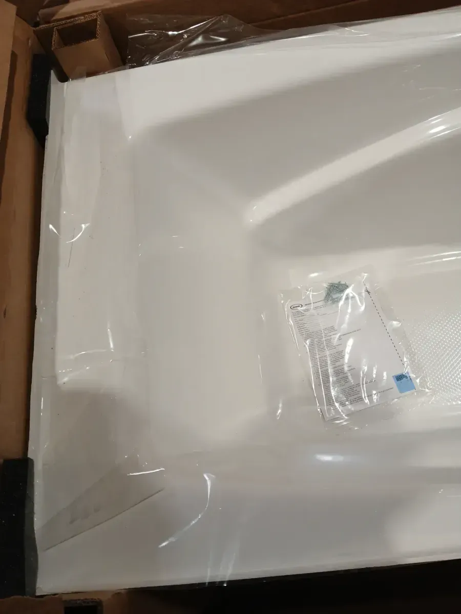 CETRA 60 in. x 32 in. Acrylic Left Drain Rectangular Alcove Soaking Bathtub in White - image 4