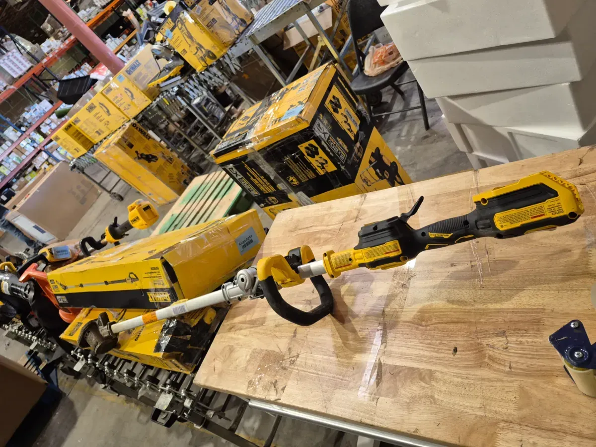 ***The battery isn't working.***20V MAX 14 in. Brushless Cordless Battery Powered Foldable String Trimmer Kit with (1) 5 Ah Battery & Charger - image 3