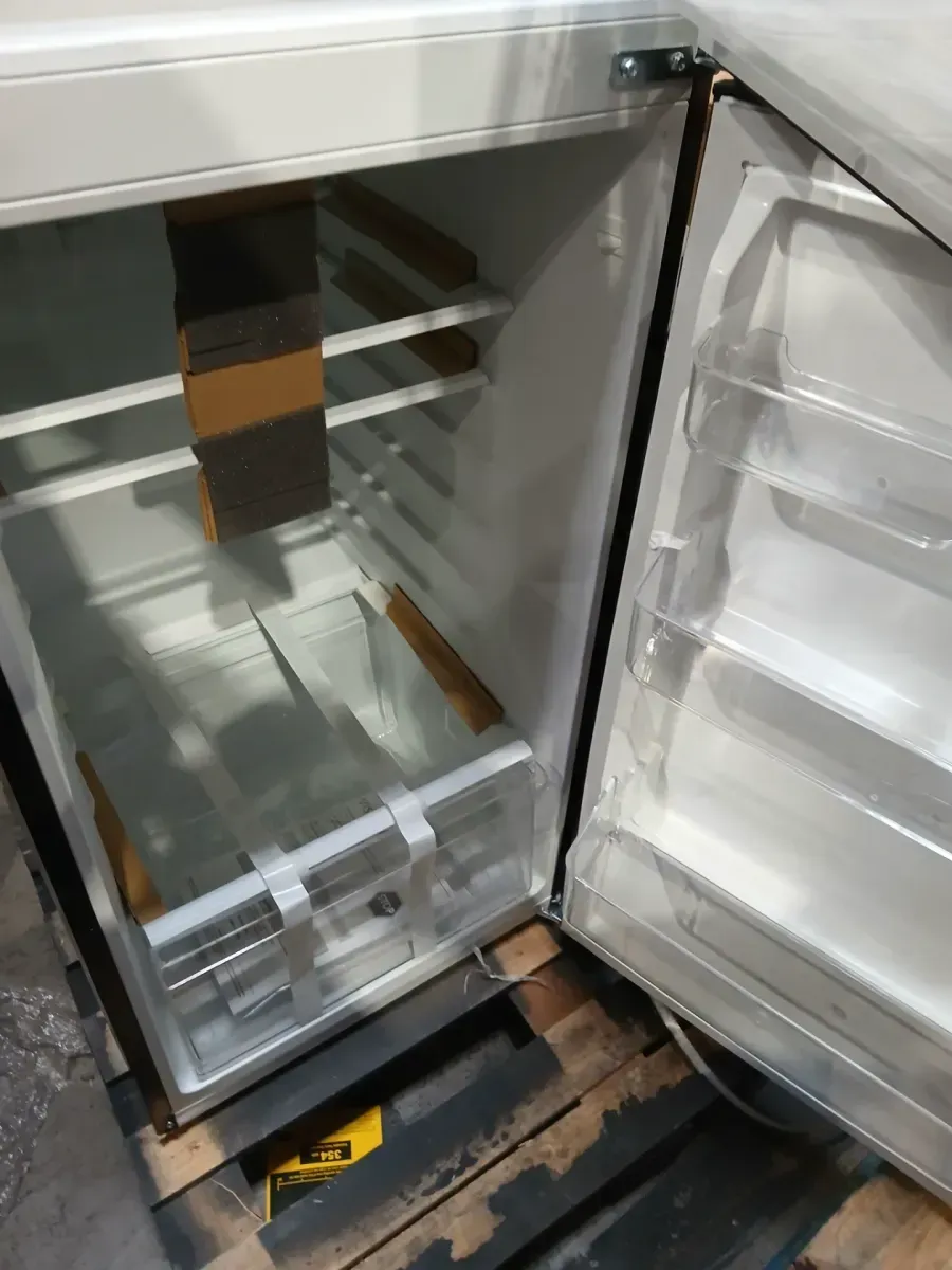 10.1 cu. ft. Top Freezer Refrigerator in Black, Garage Ready - image 7