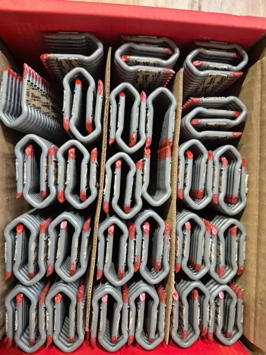 1-1/2 in. 9-Gauge Galvanized Staples for M18 FUEL Utility Fencing Stapler (960 Per Box) - image 3