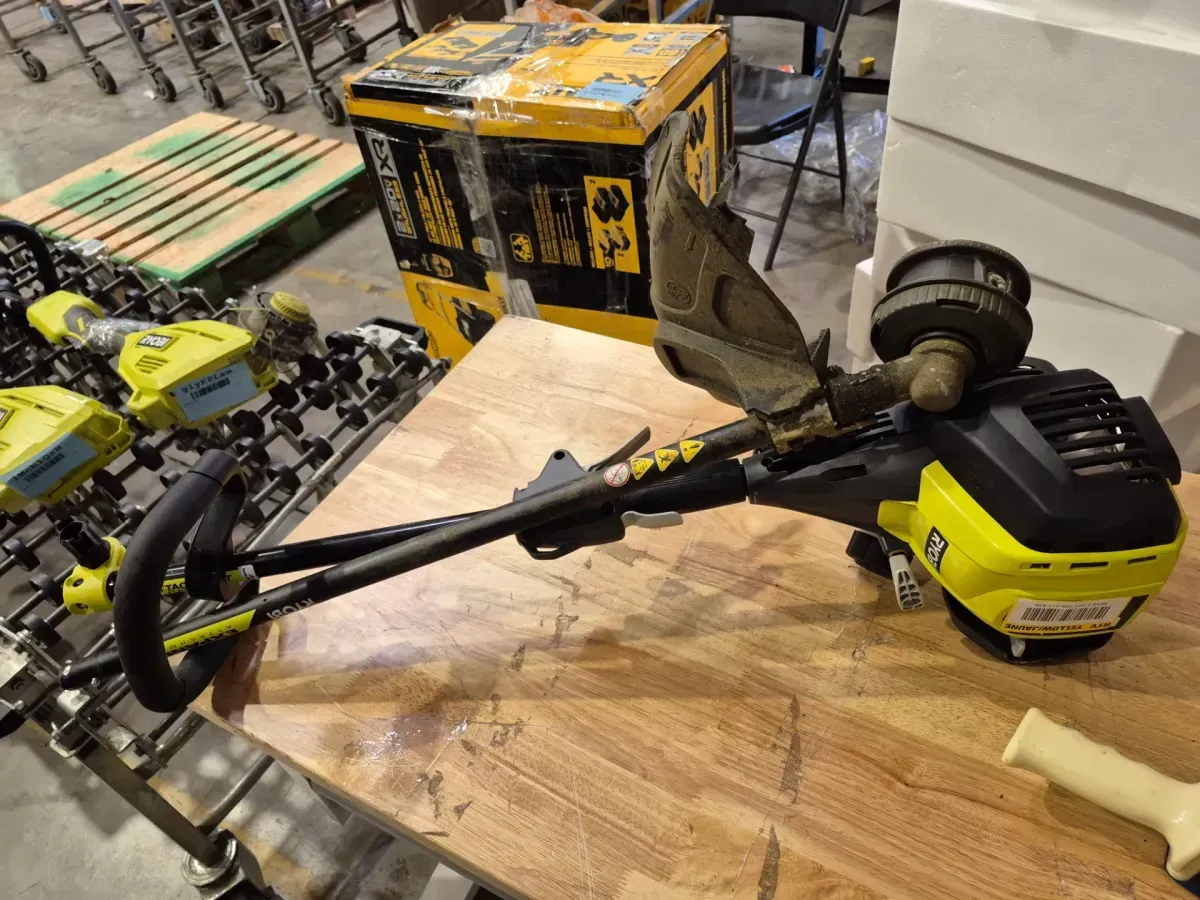 4-Stroke 30 cc Attachment Capable Straight Shaft Gas Trimmer - image 2