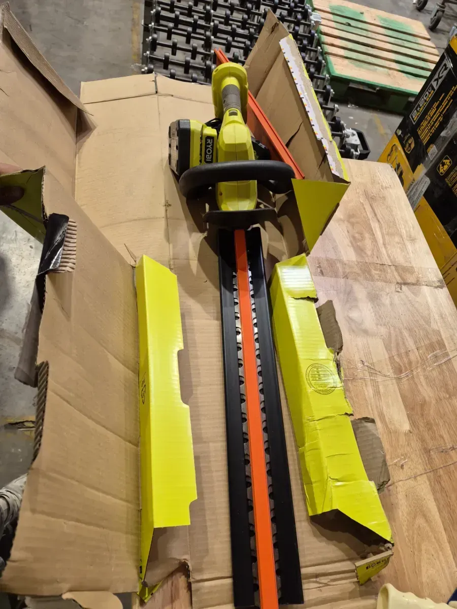 ***Not working ***ONE+ 18V 22 in. Lithium-Ion Cordless Hedge Trimmer with 2.0 Ah Battery and Charger - image 3