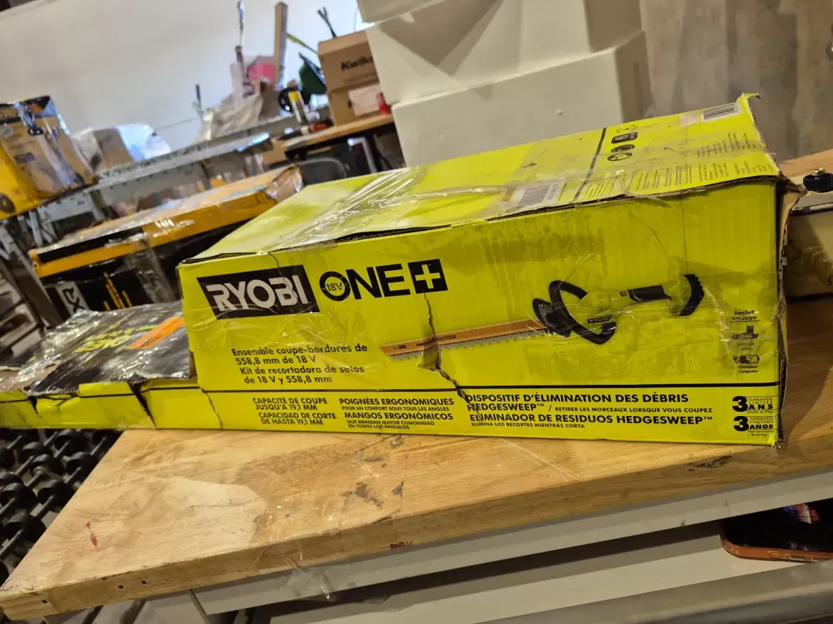 ***Not working ***ONE+ 18V 22 in. Lithium-Ion Cordless Hedge Trimmer with 2.0 Ah Battery and Charger - image 4