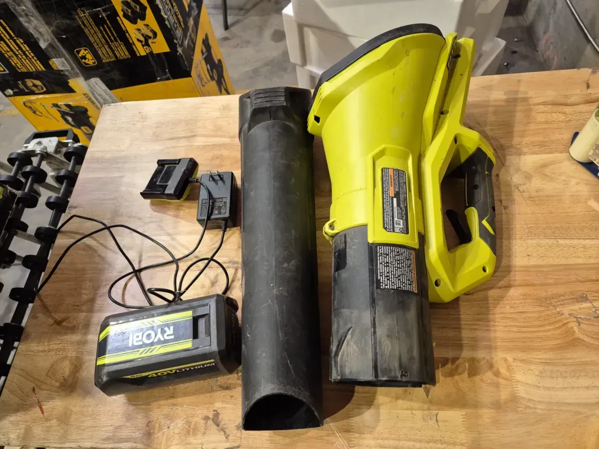 40V 120 MPH 550 CFM Cordless Battery Leaf Blower With 4.0 Ah Battery and Charger - image 4