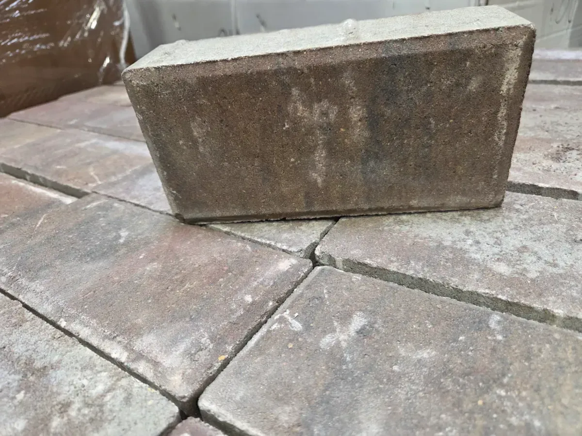 Pallet of Weathered Concrete Paver Bricks - image 3
