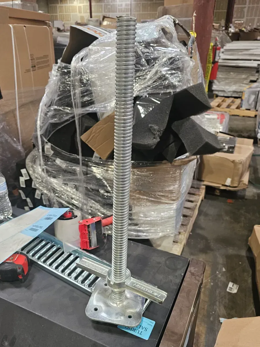 Adjustable Scaffolding Leveling Screw Jack with Base Plate - image 2