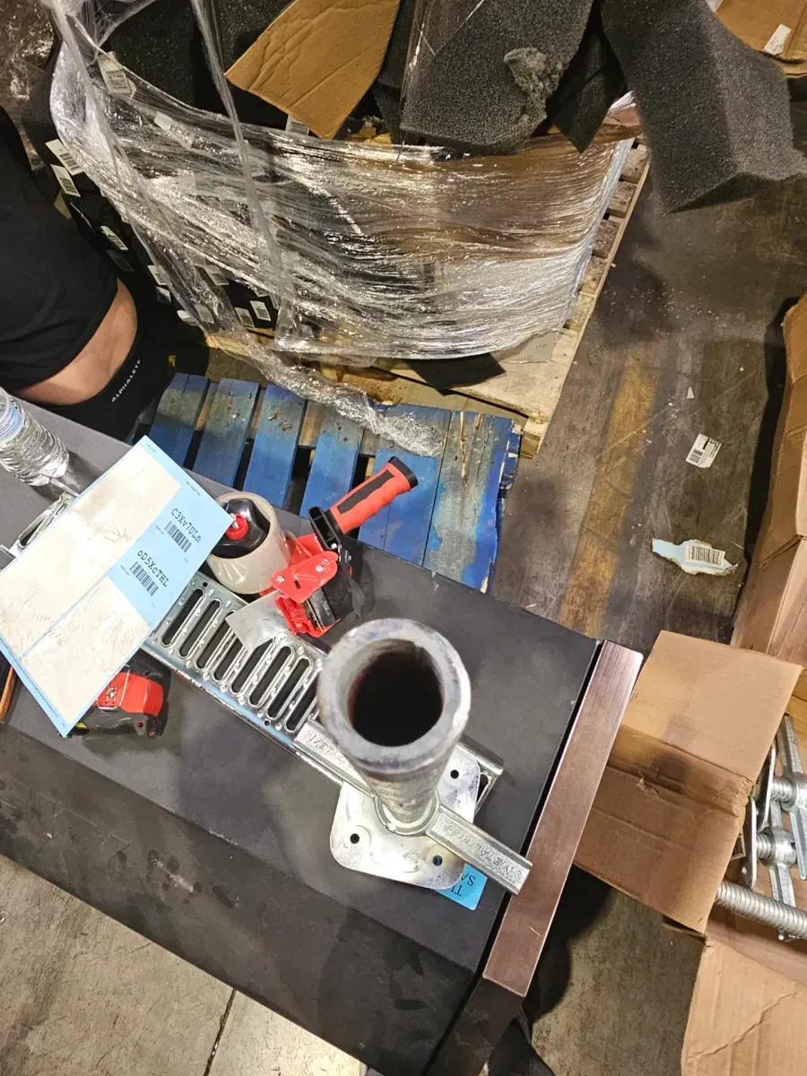 Adjustable Scaffolding Leveling Jack with Base Plate - image 4