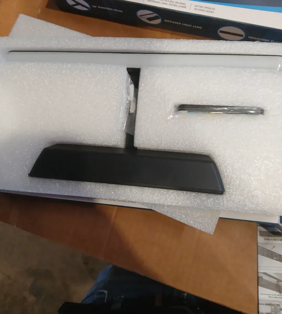 Matte Black 13 in. LED Adjustable White Picture Light - image 3