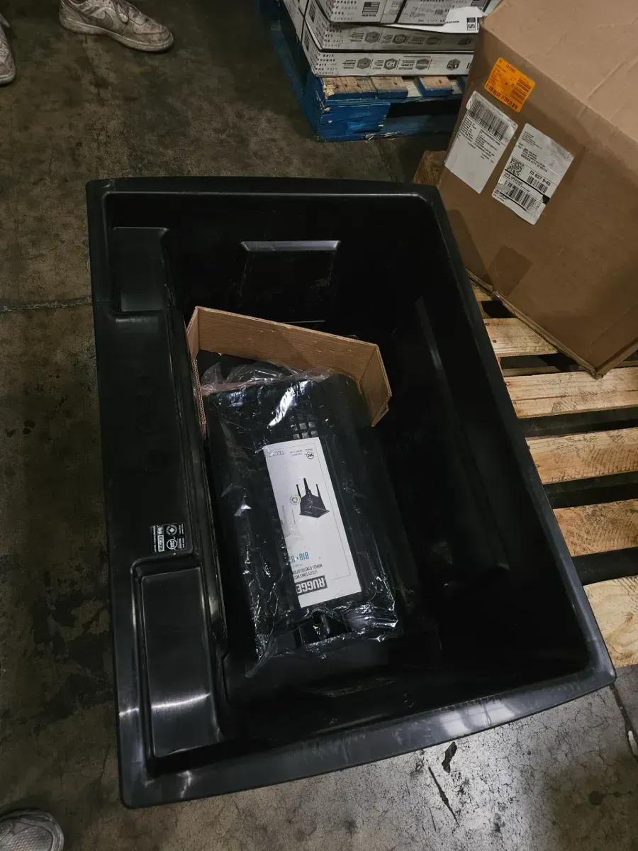 32 in. x 22 in. Black Freestanding Utility/Laundry Sink - image 3