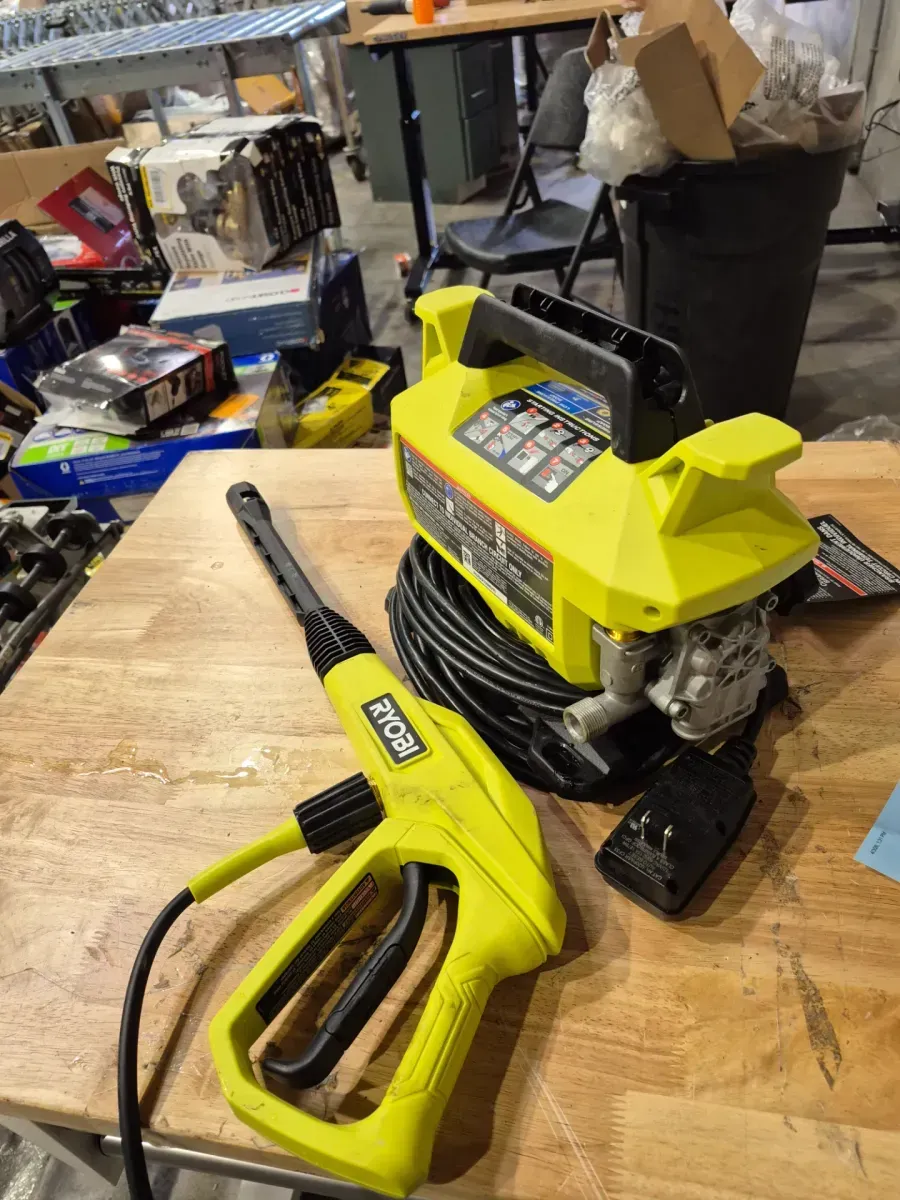 1800 PSI 1.2 GPM Cold Water Corded Electric Pressure Washer - image 4