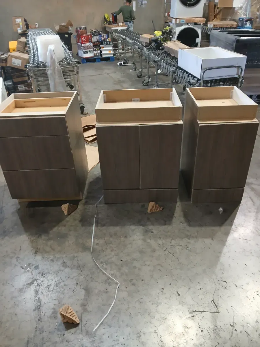 *** pack of 3 cabinets ***minor scratches on right side wood Designer Series Edgeley 18 in. W x 24 in. D x 34.5 in. H Assembled Slab Base Kitchen Cabinet in White - image 2