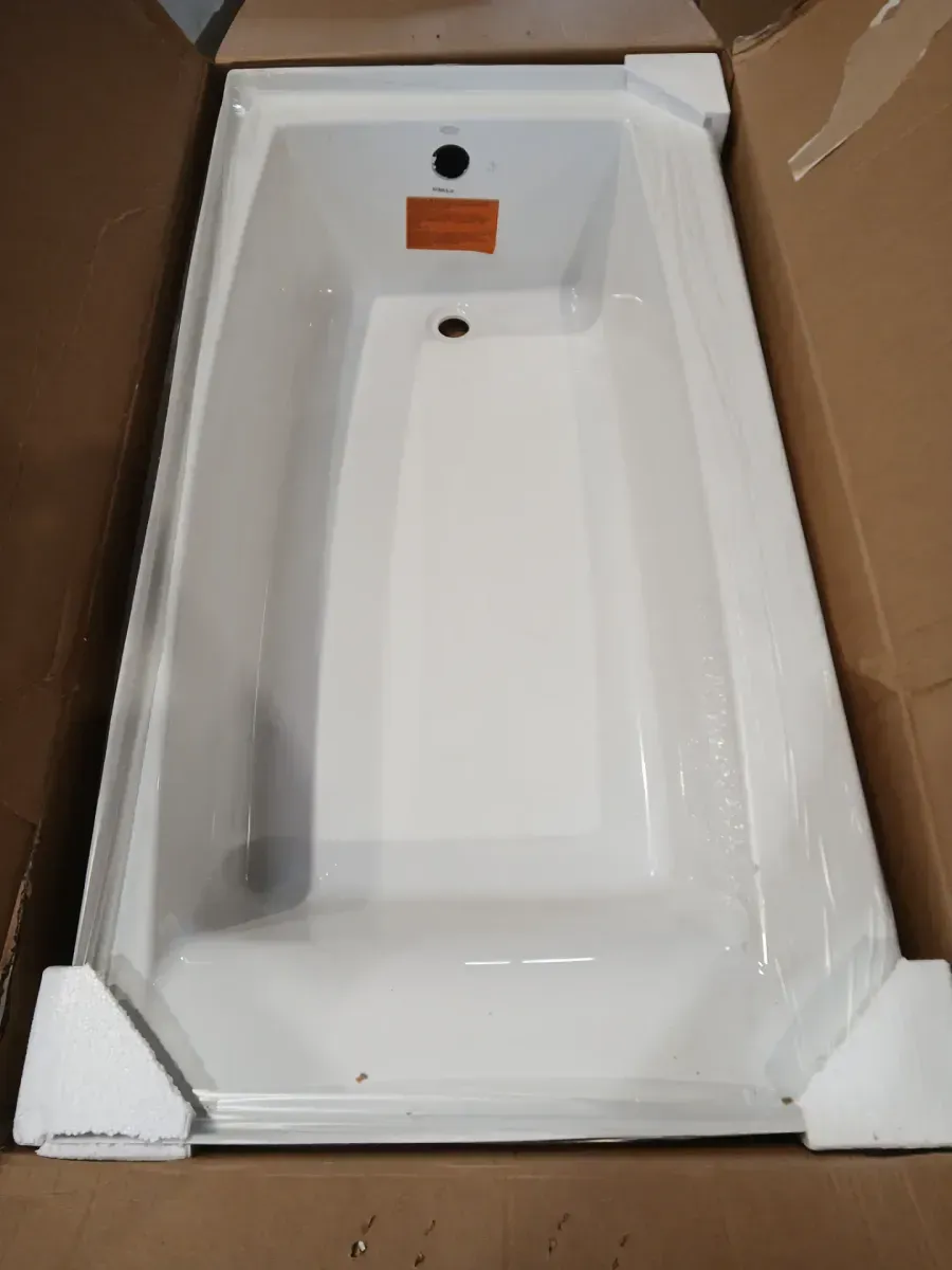 Elmbrook 60 in. x 30.25 in. Soaking Bathtub with Right-Hand Drain in White - image 3