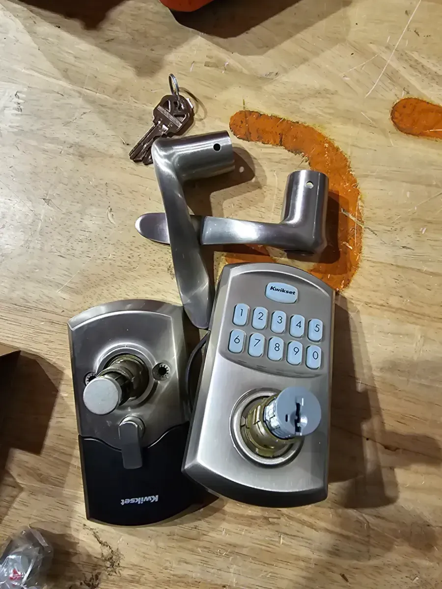 Kwikset SmartCode 917 Satin Nickel Keypad Electronic Single-Cylinder Tustin Door Handle Featuring SmartKey Security - image 2