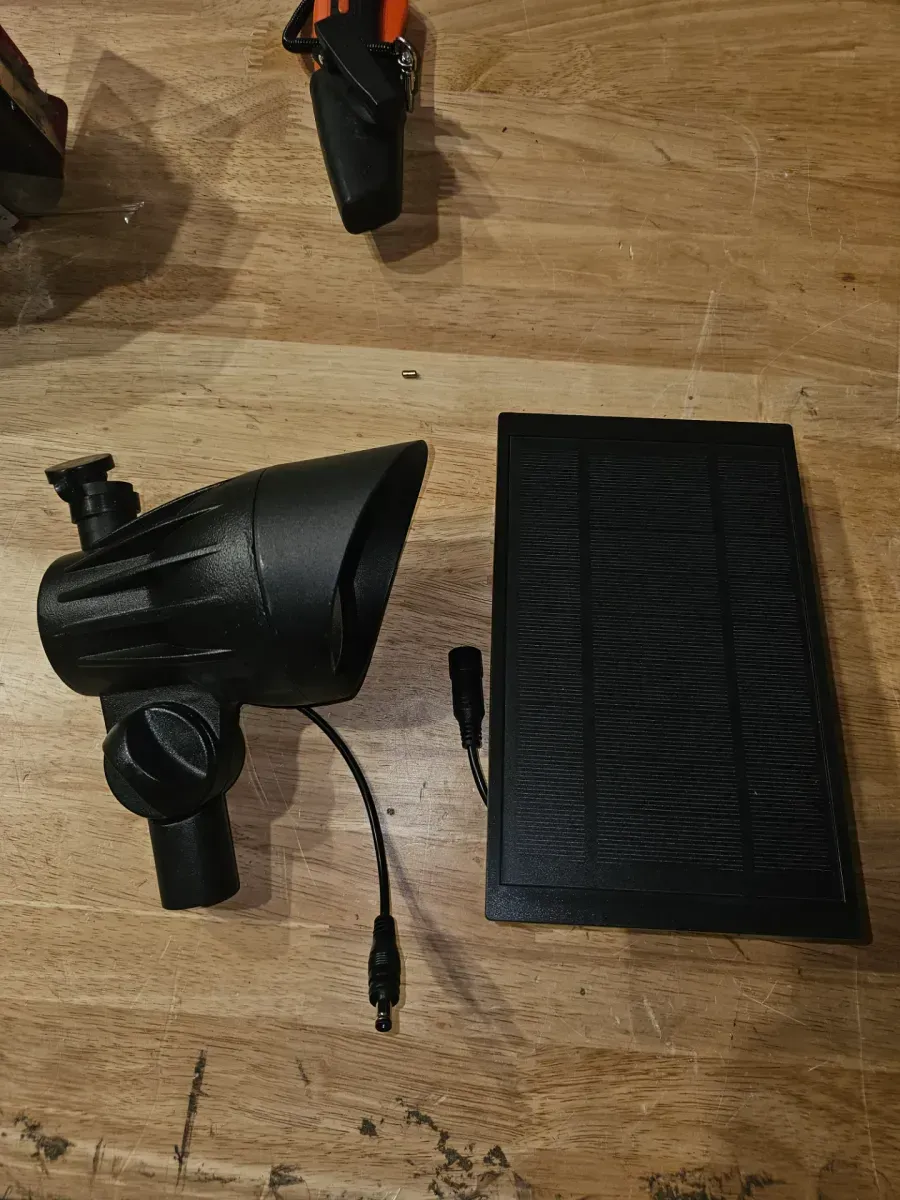 100 Lumen Black LED Outdoor Solar Metal Spotlight with with Adjustable Lamp Head - image 2