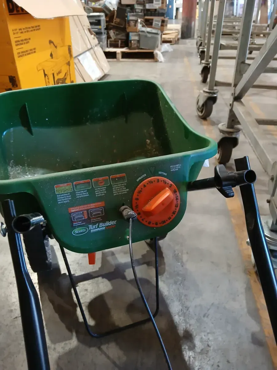 Scotts Turf Builder Mini Broadcast Spreader - image 2