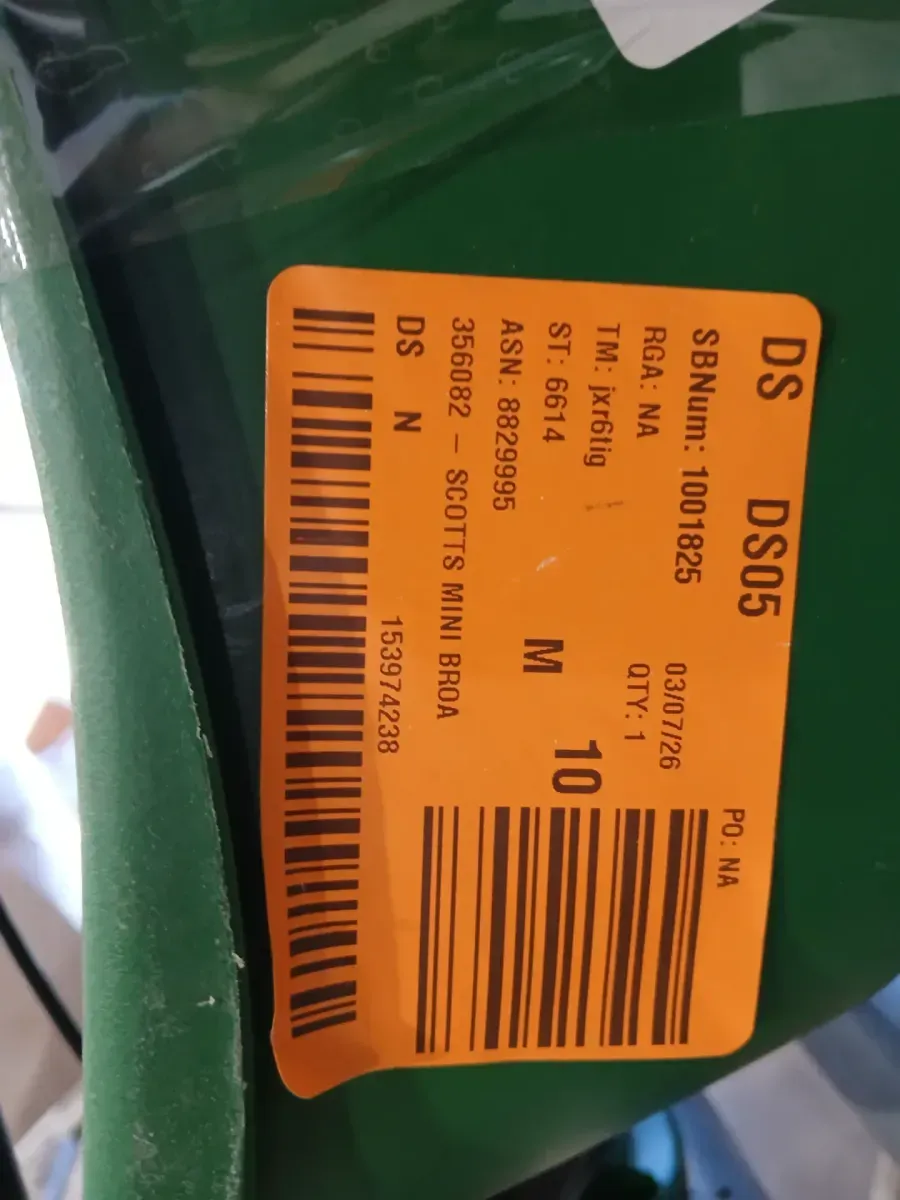 Scotts Turf Builder Mini Broadcast Spreader - image 4