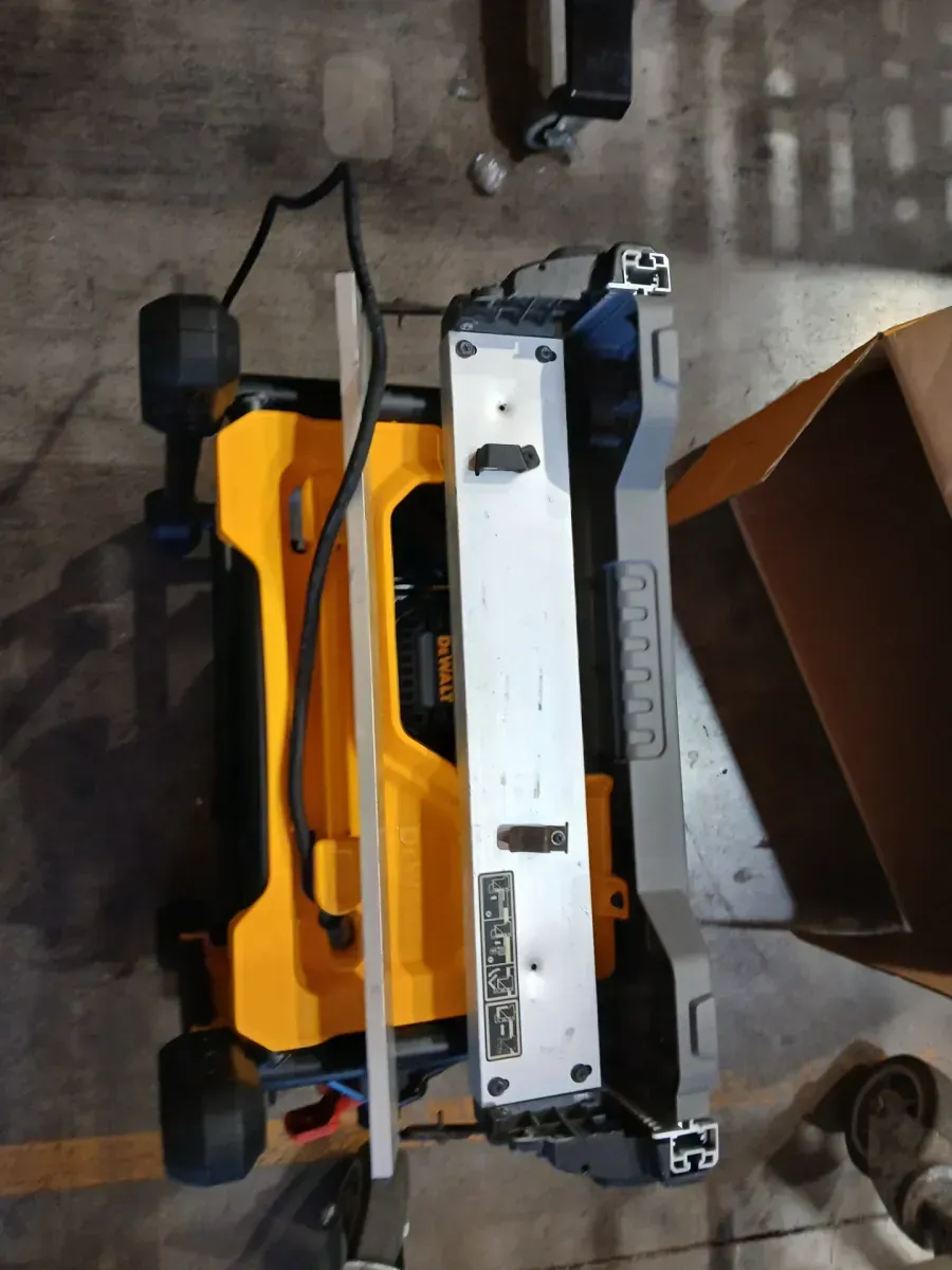 DeWalt Compact Jobsite Table Saw - image 5