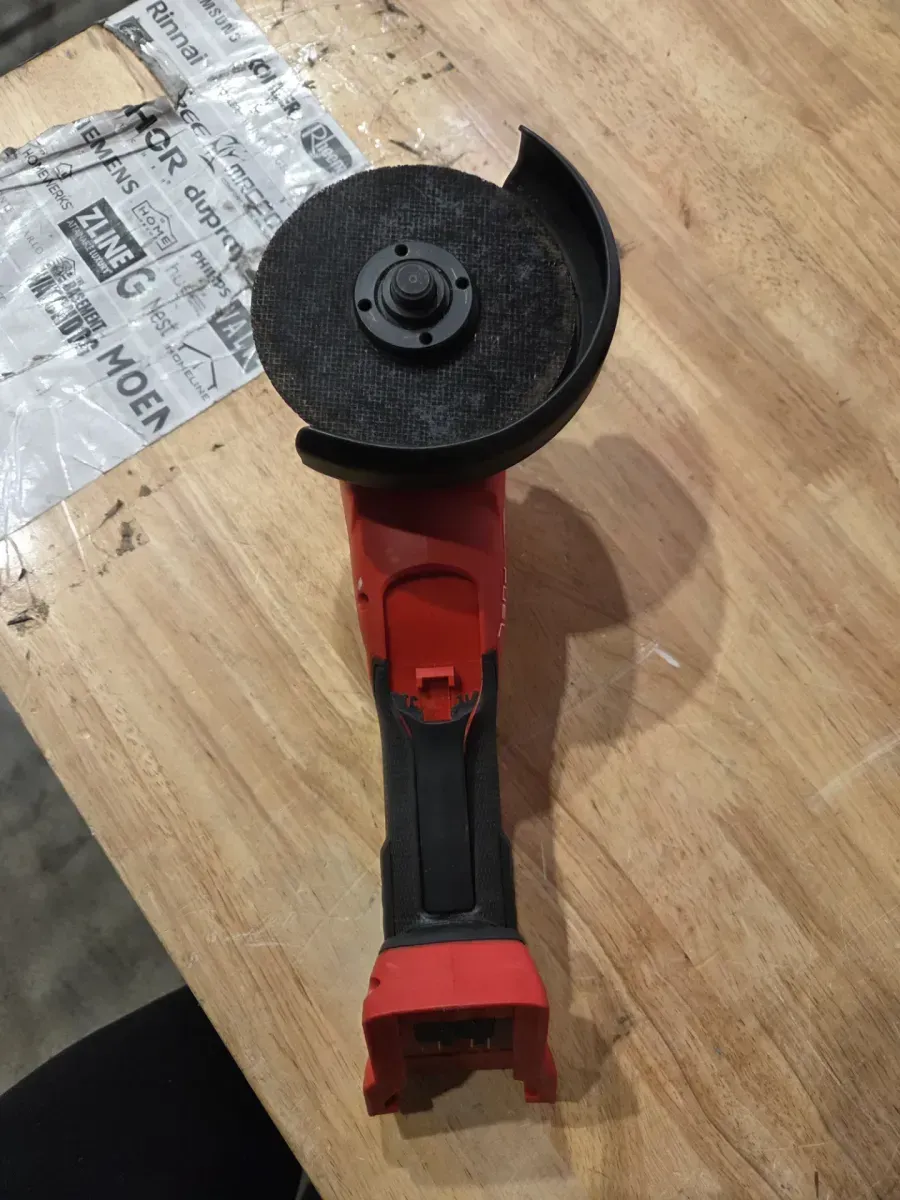 Milwaukee M18 FUEL 4-1/2 in. / 5 in. Cordless Grinder with ONE-KEY, Paddle Switch - image 2