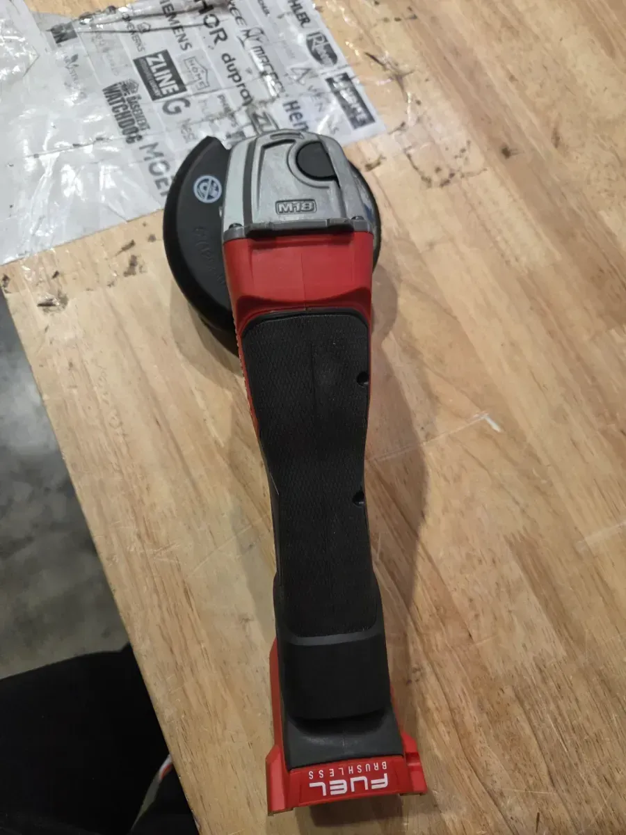 Milwaukee M18 FUEL 4-1/2 in. / 5 in. Cordless Grinder with ONE-KEY, Paddle Switch - image 3