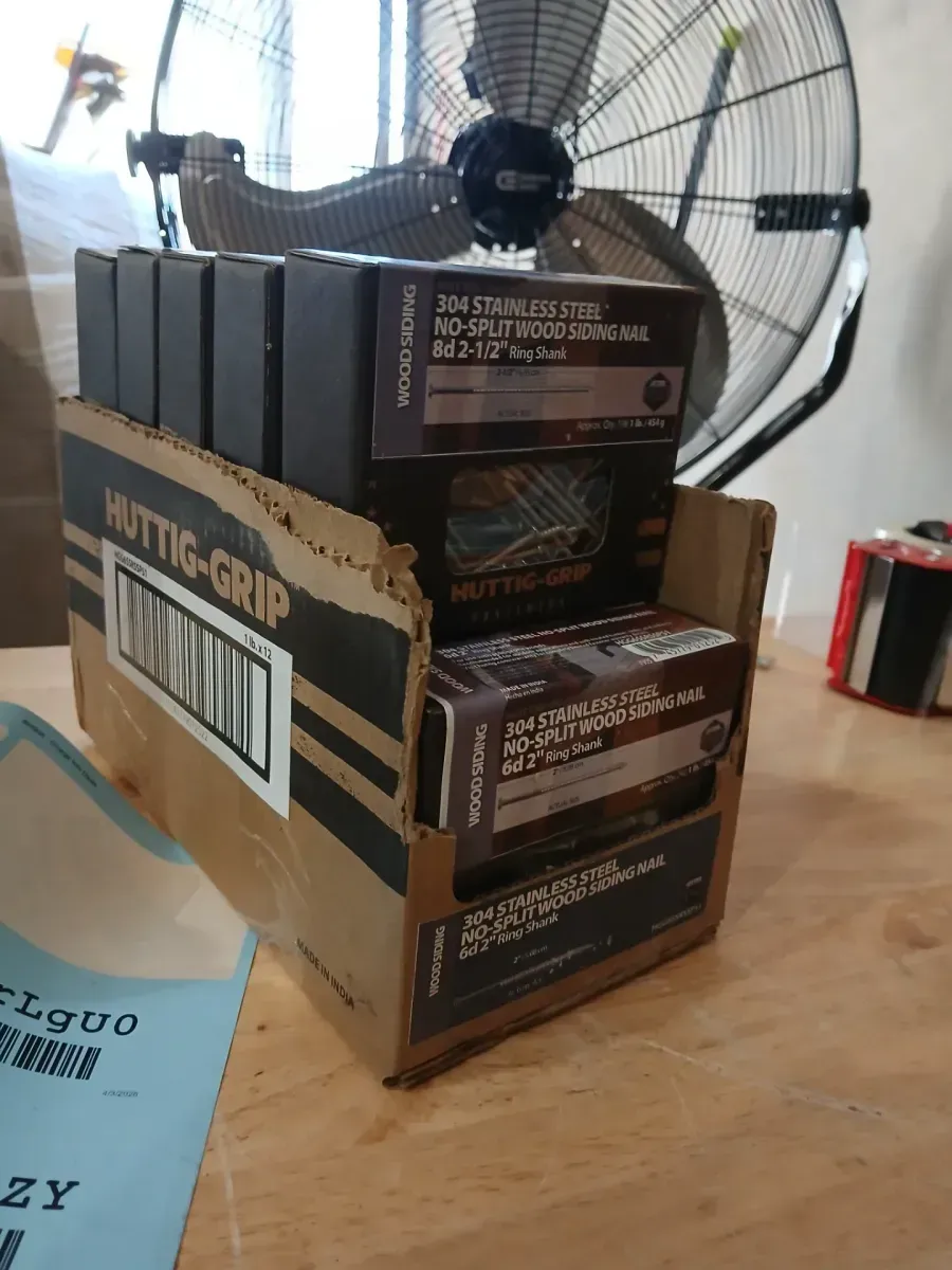 Huttig-Grip 8d 2-1/2" 304 Stainless Steel Ring Shank No-Split Wood Siding Nails, 1 lb Box - image 1