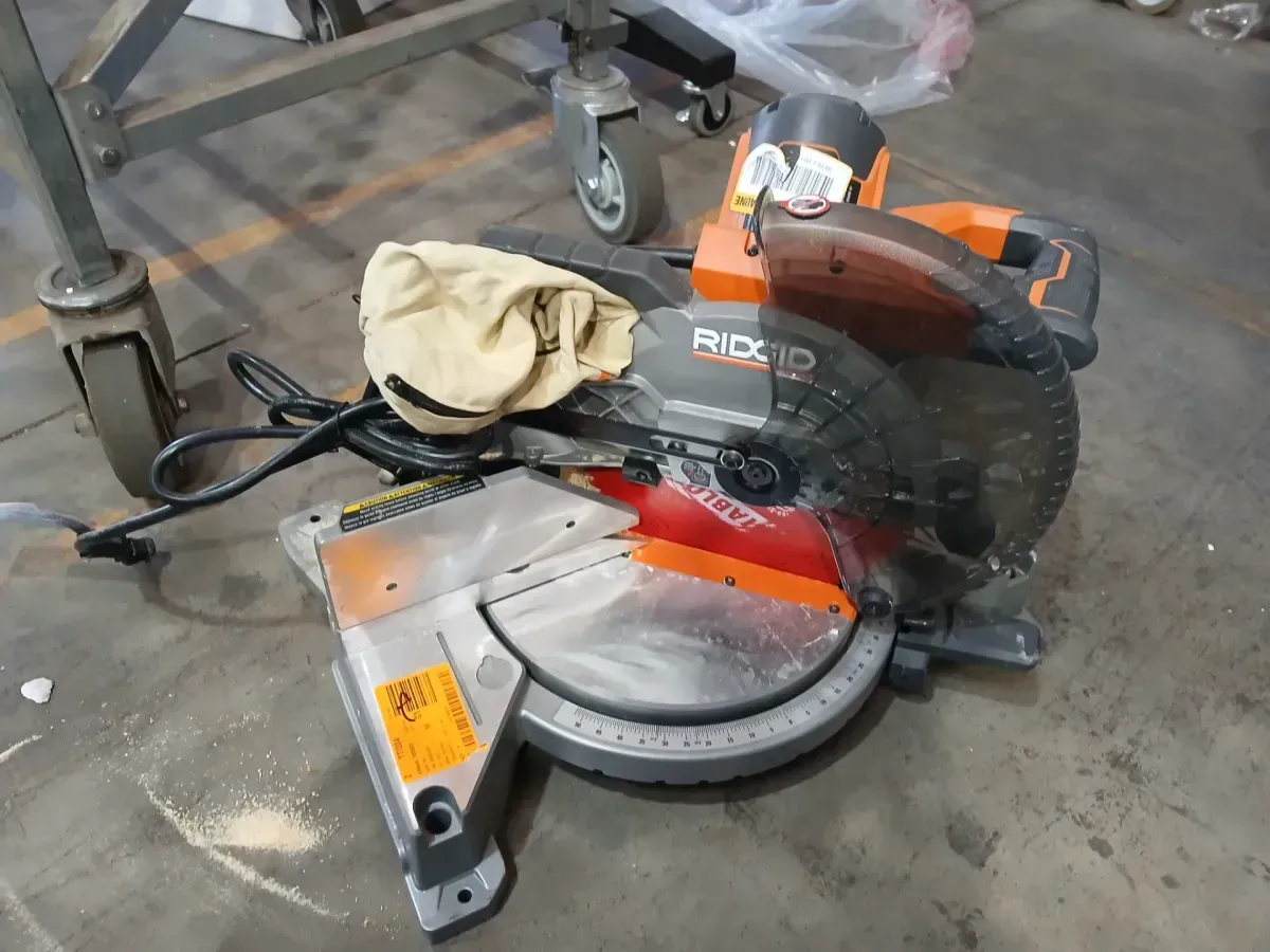 RIDGID 15 Amp 10 in. Corded Dual Bevel Miter Saw with LED Cut Line Indicator - image 4