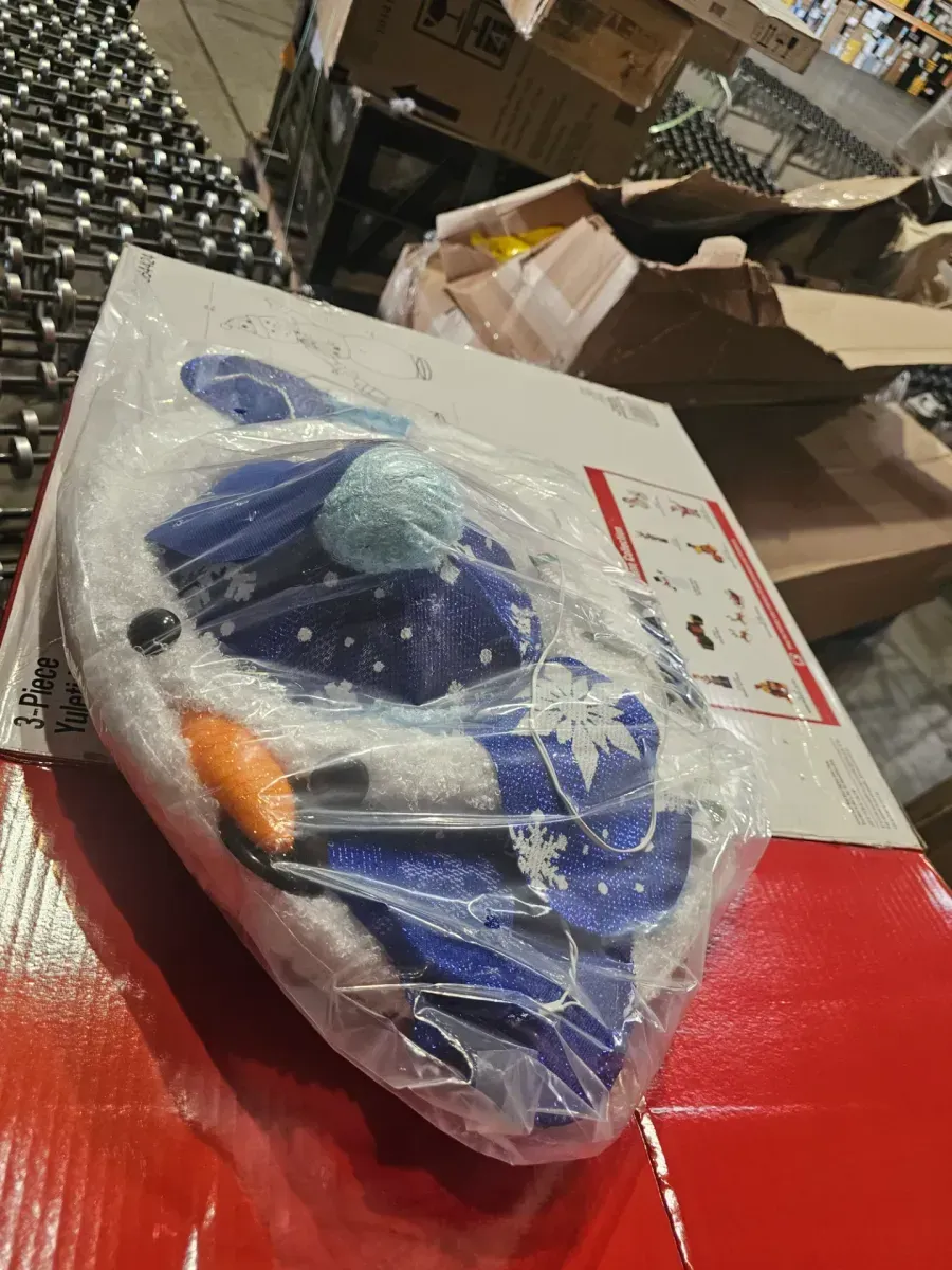 Plush White Pre-Lit LED Christmas Wreath with Red Mitten Accent - image 4