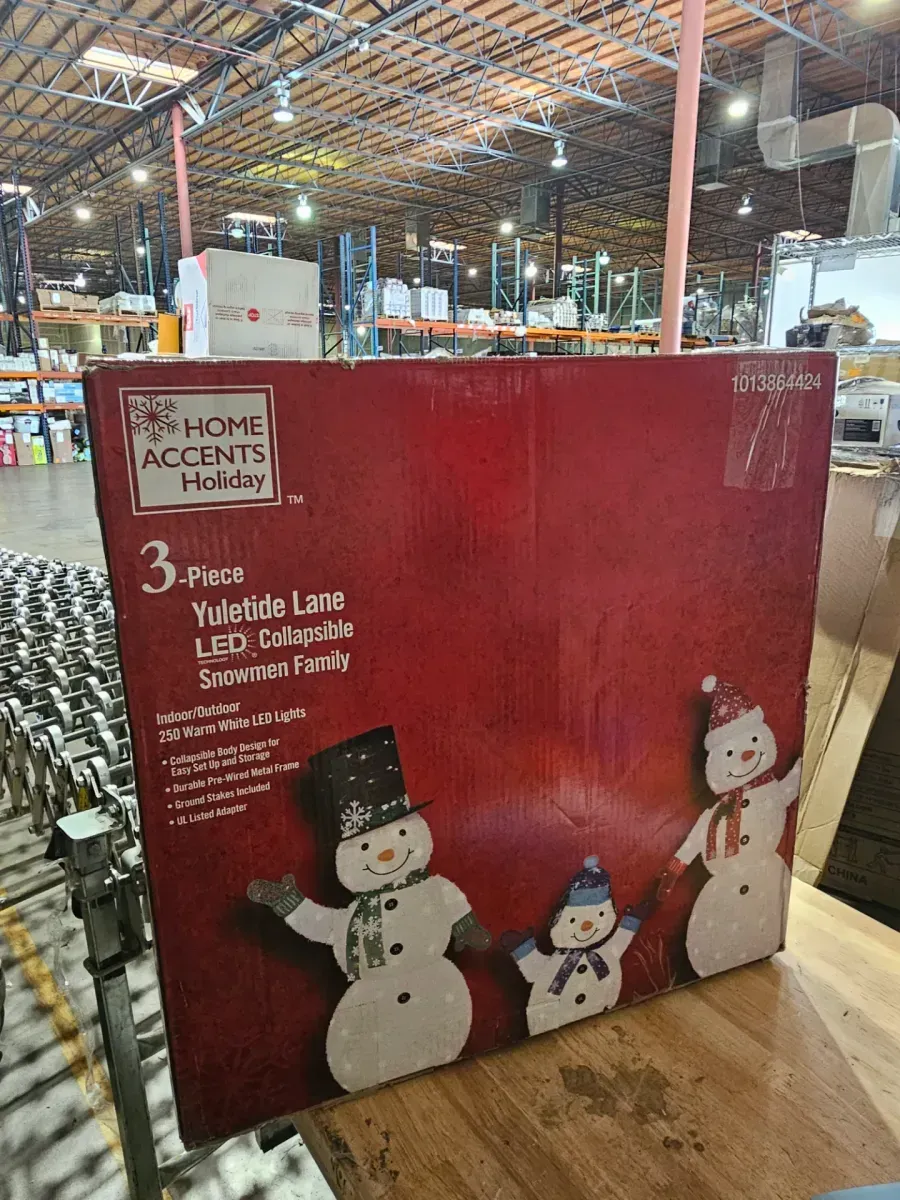 Plush White Pre-Lit LED Christmas Wreath with Red Mitten Accent - image 6