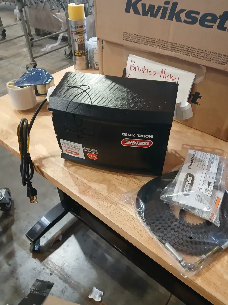 Signature Series 1-1/4 HPc Ultra-Quiet Belt Drive Garage Door Opener with Battery Backup - image 3