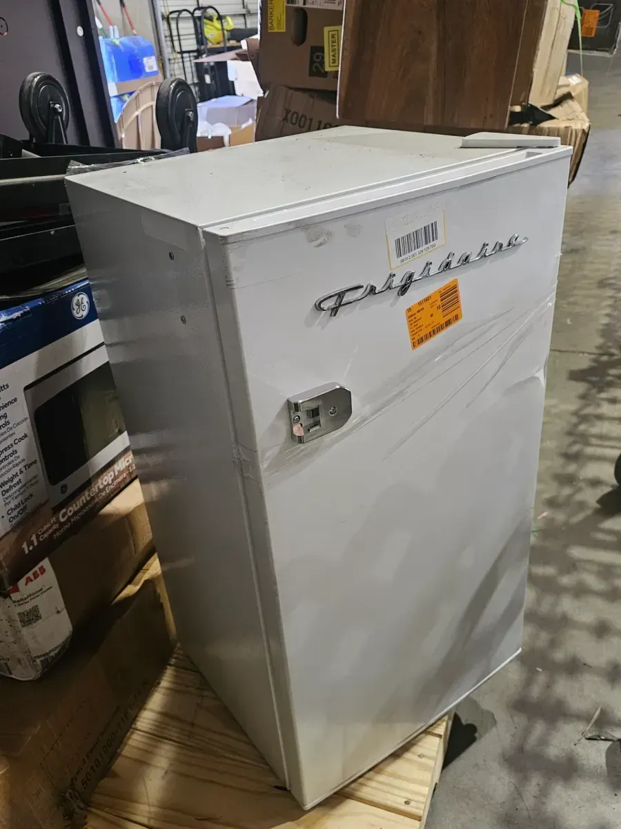 3.2 cu. ft. Retro Mini Fridge in White - image 2