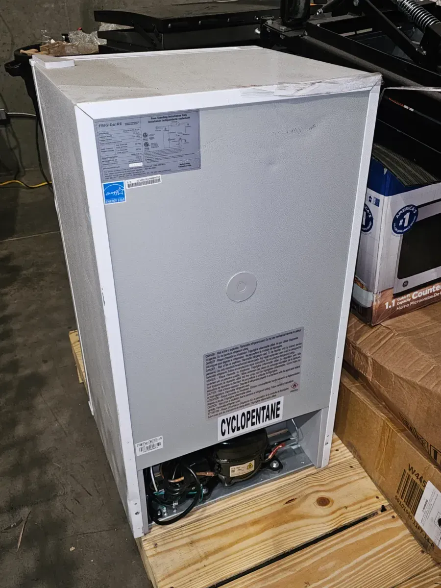 3.2 cu. ft. Retro Mini Fridge in White - image 5