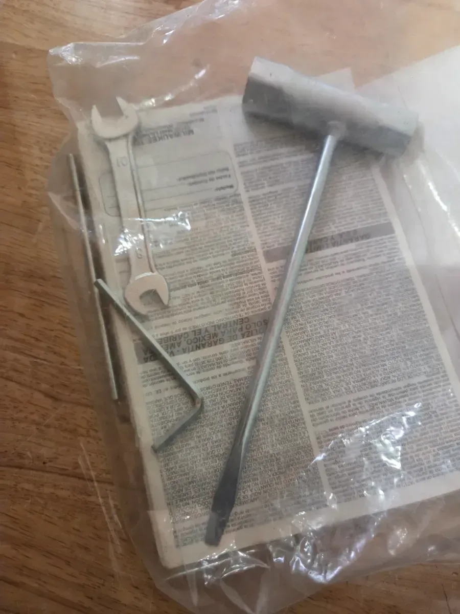 M18 FUEL 18V Brushless Cordless 20 in. Dual Battery Chainsaw Kit with (2) 8.0 Ah FORGE Batteries, Dual Bay Rapid Charger - image 6