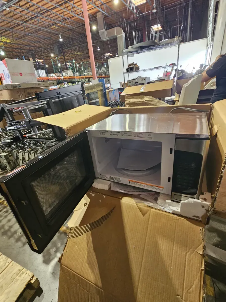 GE 1.1 Cu. Ft. Capacity Countertop Microwave Oven - image 5