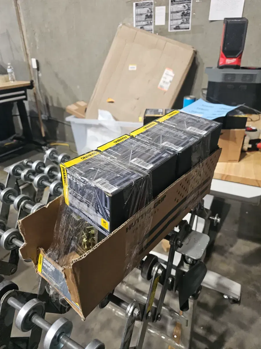 Huttig-Grip 8d x 2-3/8" Vinyl Coated Sinker Framing Nails, 5 lb. Box - image 3