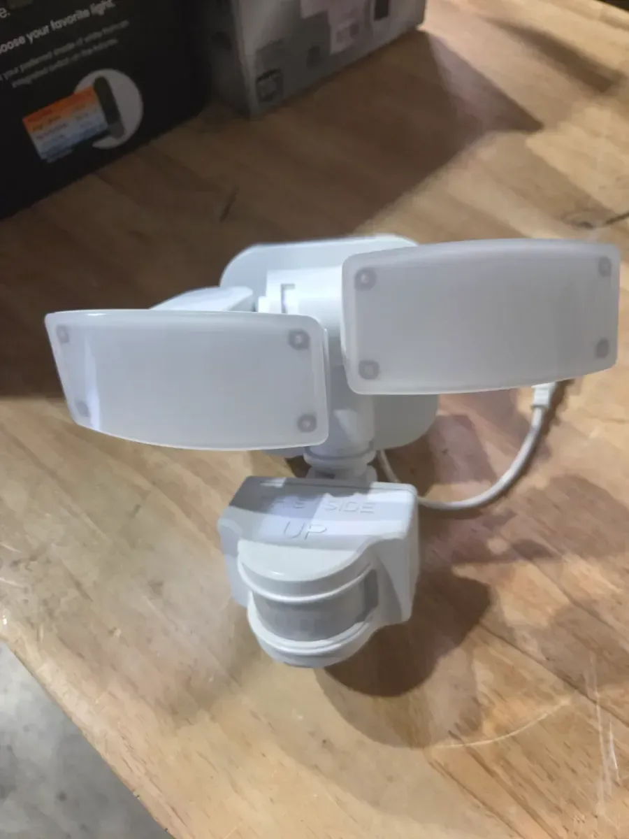 180° White Motion Sensor Solar Powered Outdoor 2-Head LED Security Flood Light 500 Lumens - image 2